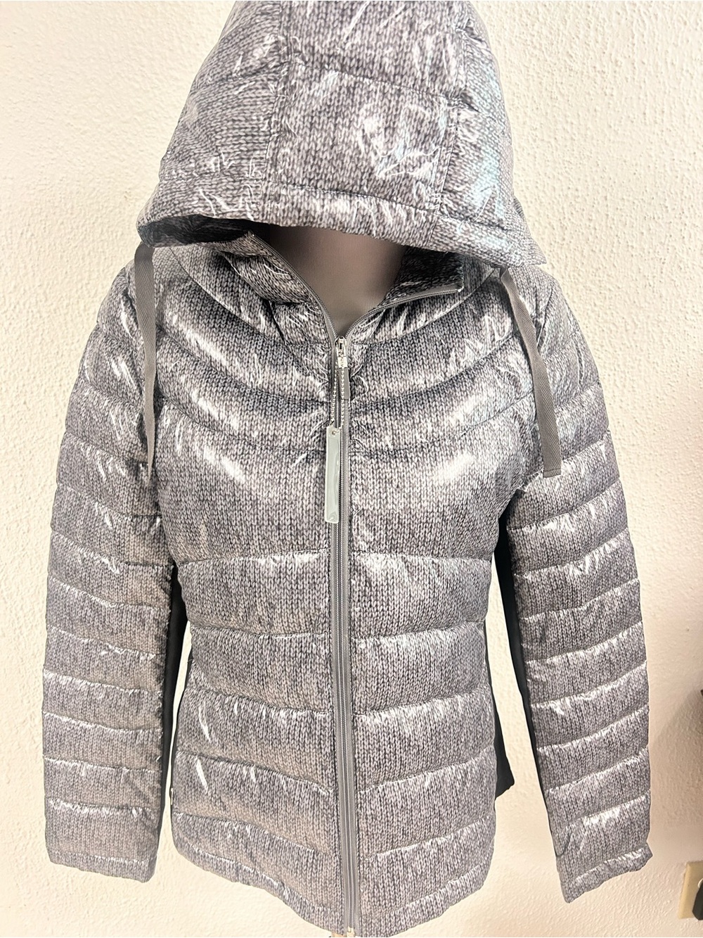 NWOT‎ Calvin Klein  Premium Down 4 way stretch Grey Faux Knit Grey Puffer Coat M